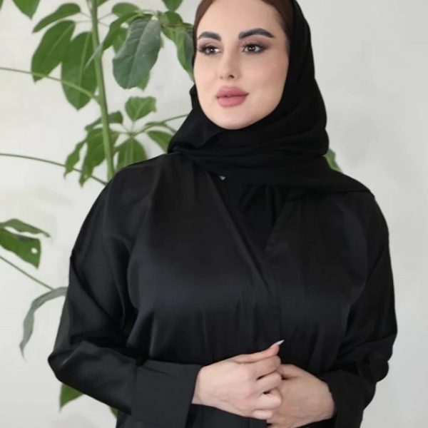 عباية مميزة حرير بتصميم انيق