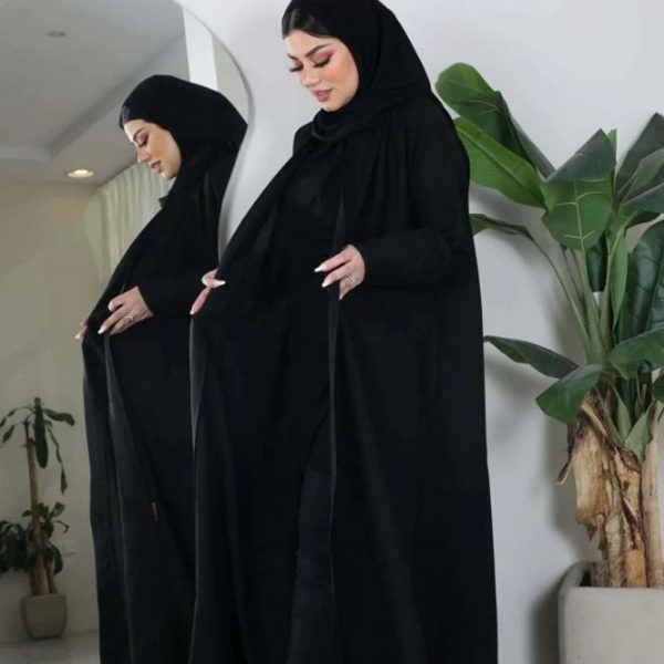 عباية كريب كلفة بخطوط مطرزه