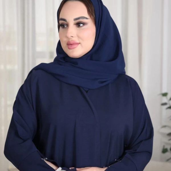 عباية فاتنة بتصميم انيق واكمام مودرن