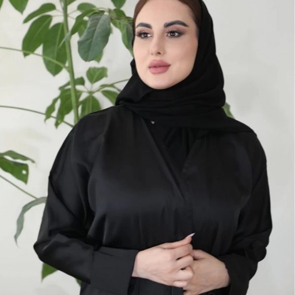 عباية مميزة حرير بتصميم انيق
