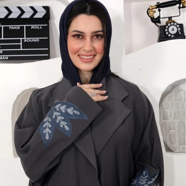 عباية كيان كريب رمادي مطرزة