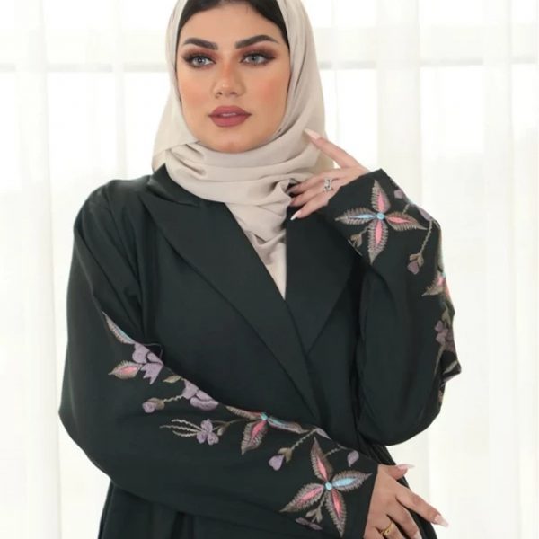 عباية كريب كتان كسرات في الخلف